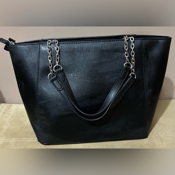 Guess purse - Picture 3 of 4